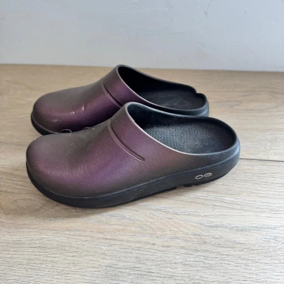 OOFOS Shimmering Bronze Mules - Picture 6 of 6